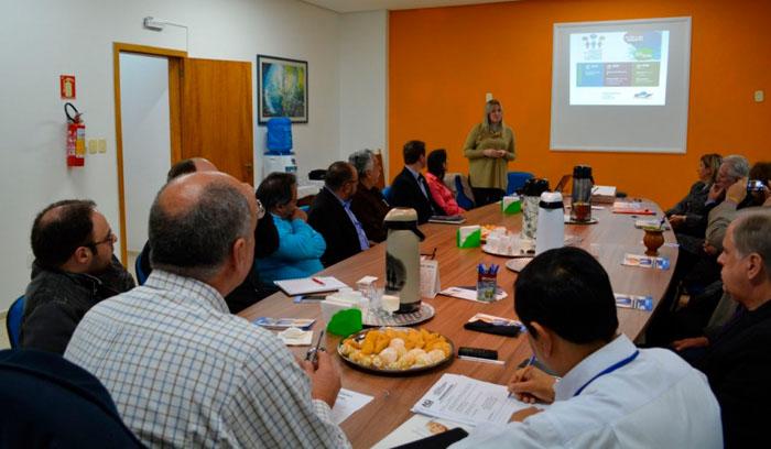 Professora Jaciara apresentou propostas de cursos aos empresários