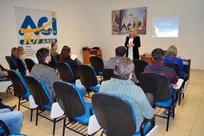 Palestra reuniu empresários e futuros empreendedores