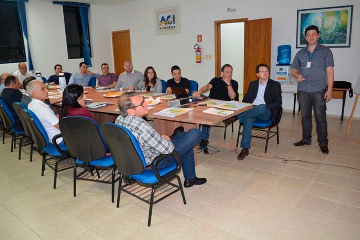 Chefe da Agência do IBGE de Cruz Alta apresenta dados do município na ACI