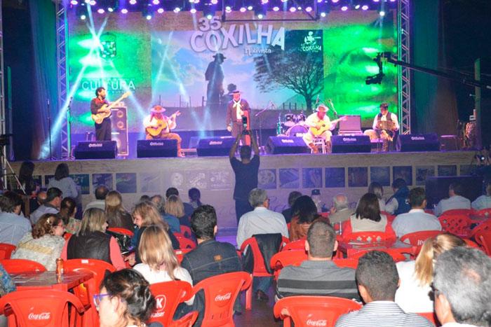 Apresentação da Coxilha Piá encanta público presente na segunda noite do festival