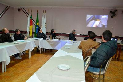 Rotary Club Cruz Alta recebe equipe da ACI